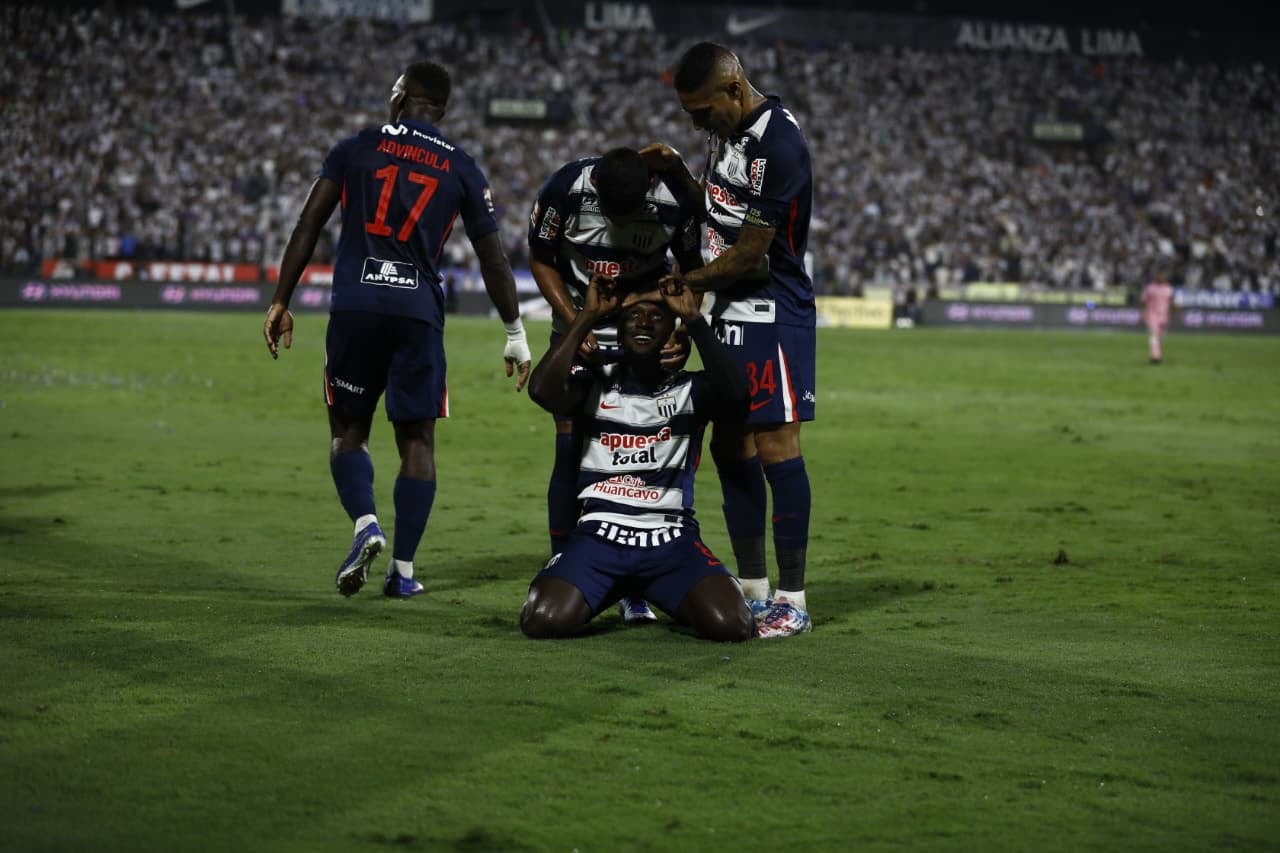 Eryc Castillo marca el primer tanto en el Alianza Lima - Juan Pablo II. (Foto: Giancarlo Ávila @photo.gec)