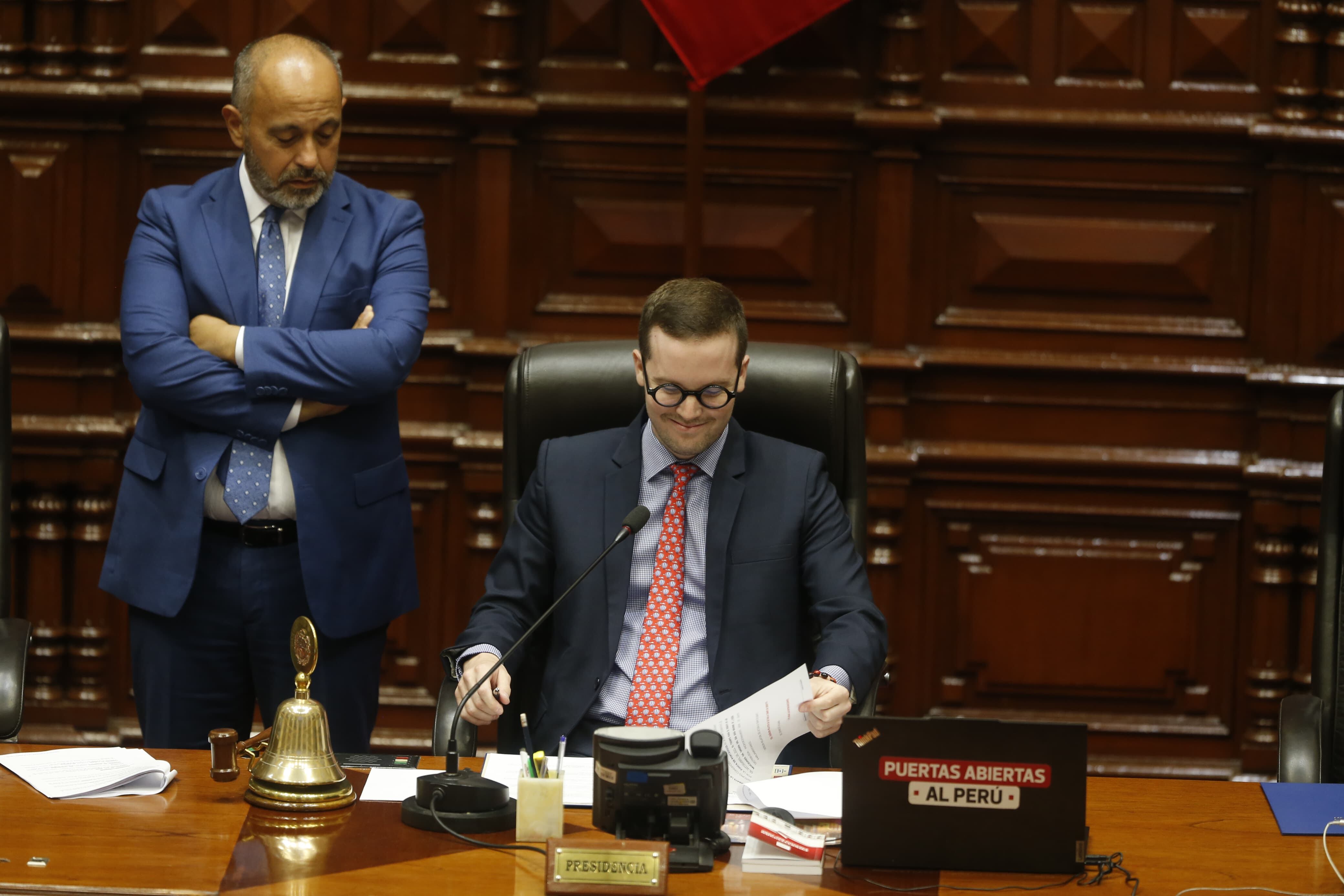 Alejandro Cavero presidió la Mesa Directiva durante el Pleno donde se habrían cometido los errores en el conteo de votos para derogar ley de topes a intereses bancarios. Fotos: Mario Zapata Nieto / @photo.gec