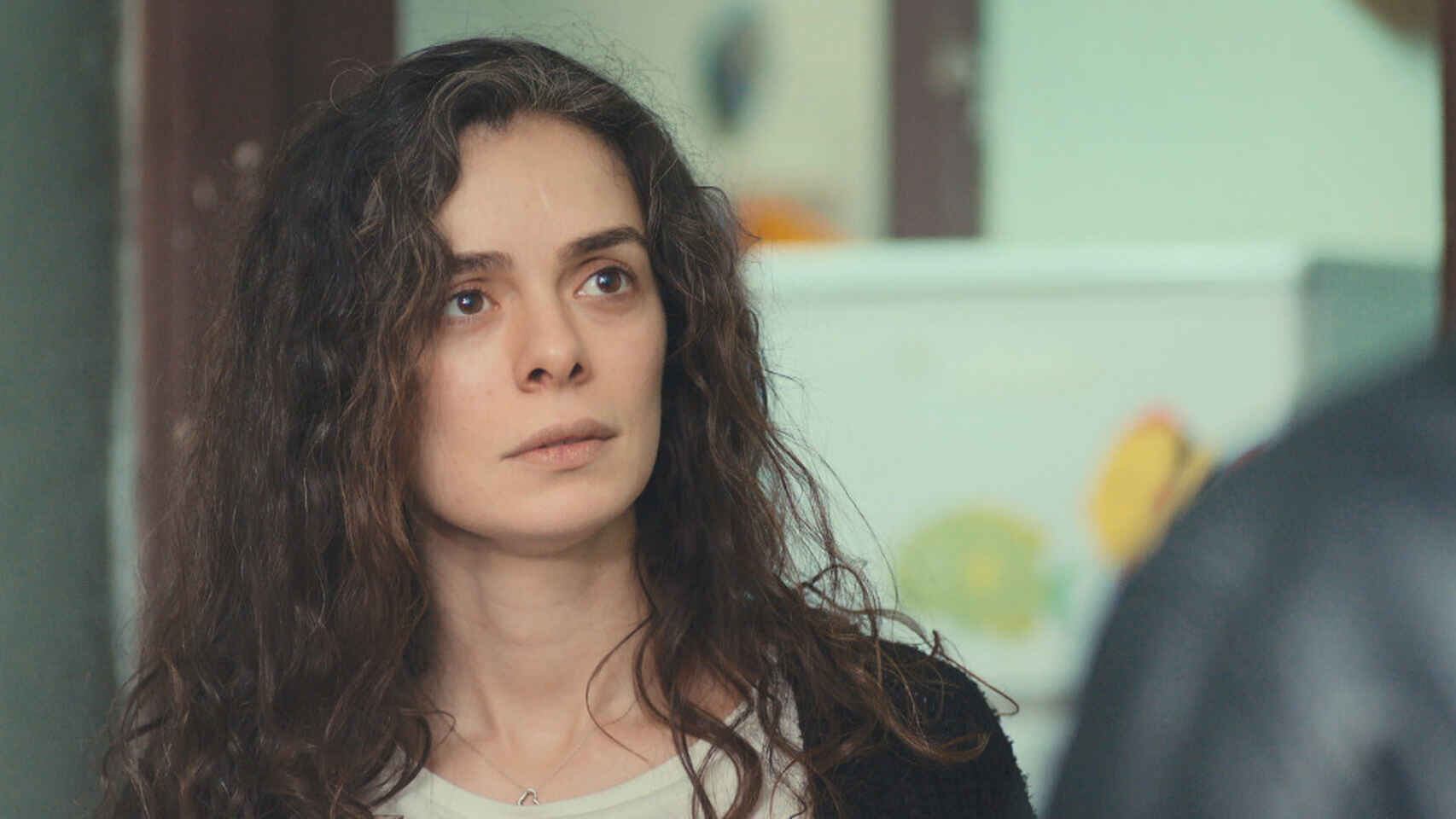 Antena 3 actualmente está trasmitiendo la última temporada de la telenovela turca, que comenzó con las muertes de Hatice y Sarp. (Foto: Antena 3)