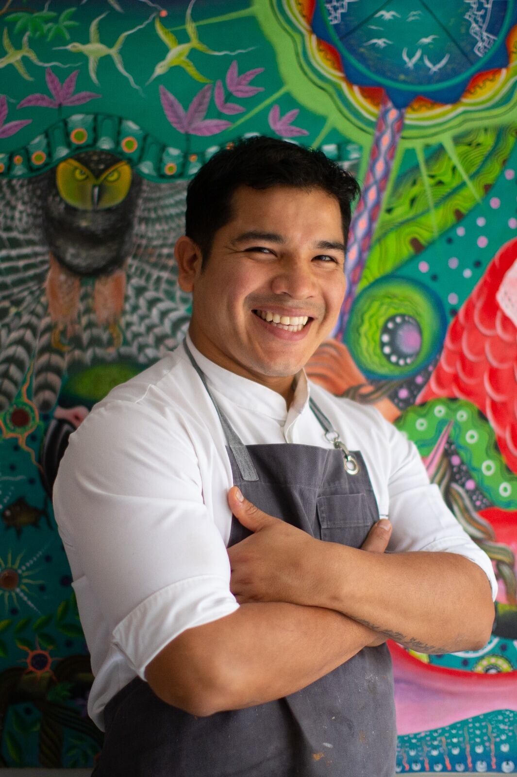 Un cocinero que siempre confió en sus habilidades y con humildad recibió las enseñanzas de sus maestros. Hoy crea platos creativos sin perder su esencia. Foto: Mario Zapata.