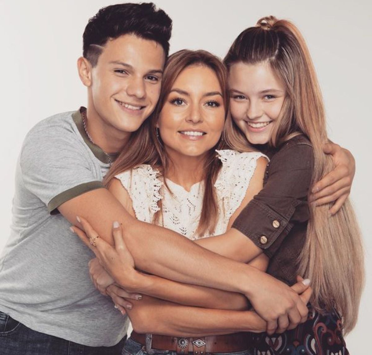 Al personaje Leona Bravo le arrebaraton a sus mellizos en "El amor es invencible" (Foto: Angelique Boyer/Instagram)