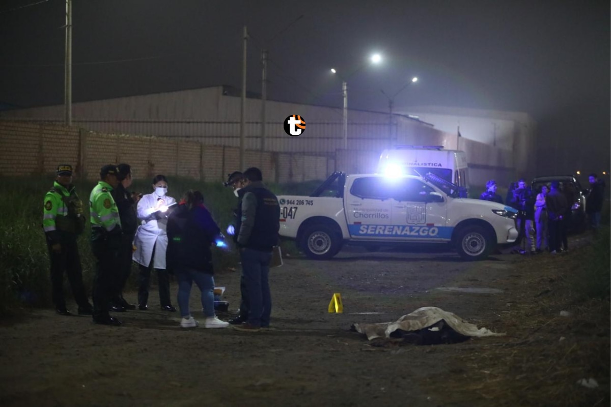 Sicarios lo habrían llevado al lugar en un auto y lo acribillaron. Foto: César Grados/@phot.gec
