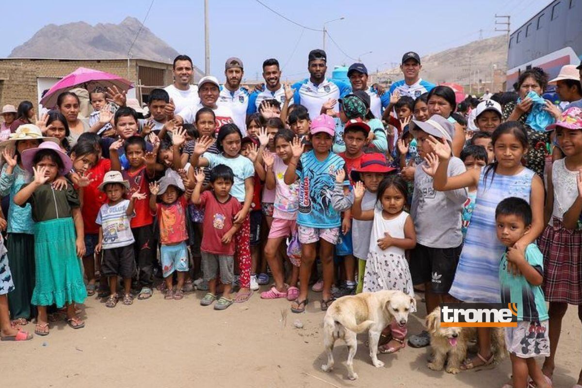 Población agradeció a jugadores de César Vallejo (Foto @UCVclubdefutbol)