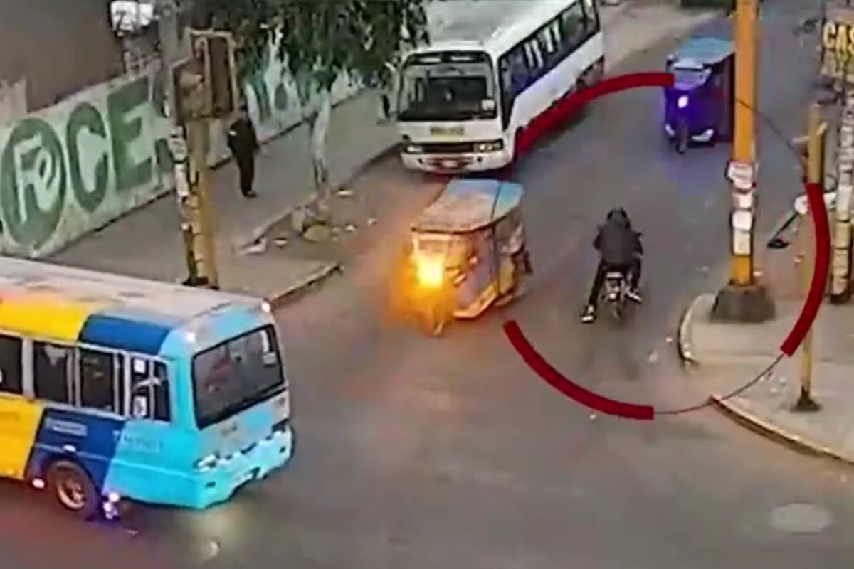 Sicariosdispara contra cúster de Etunijesa en plena vía y huyen en motocicleta. (Foto: Captura/América Noticias)