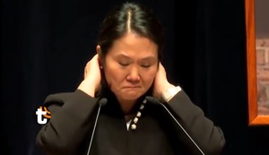 Keiko se quiebra en misa de Alberto Fujimori: “Papito, eres libre del odio y la venganza”