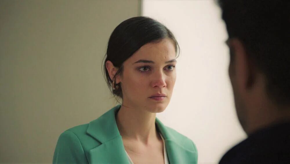 Ceylin es arrestada en la telenovela turca "Secretos de familia" (Foto: Ay Yapım)