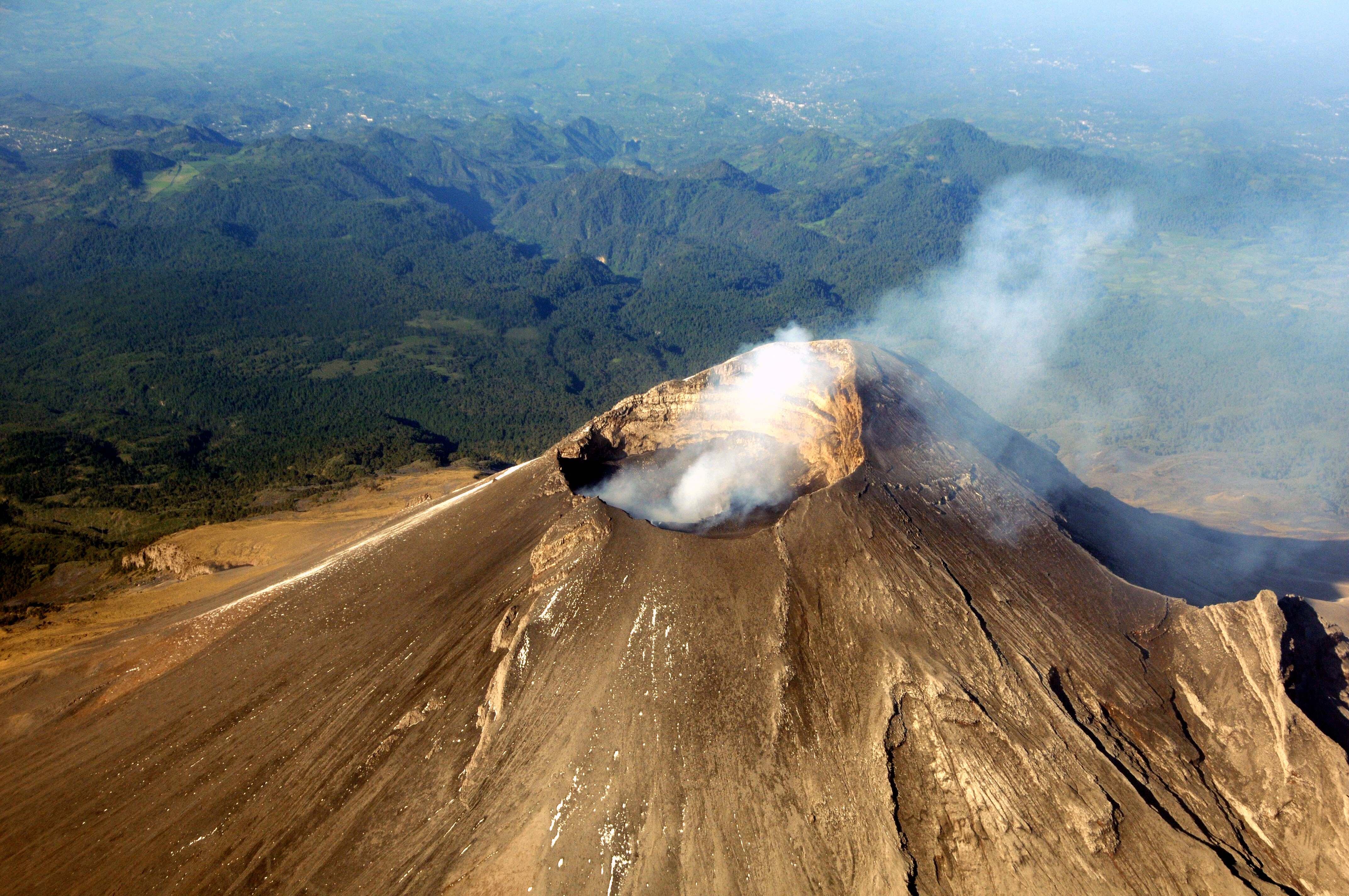 Vista aérea del volcán Popocatépetl (Foto: AFP)