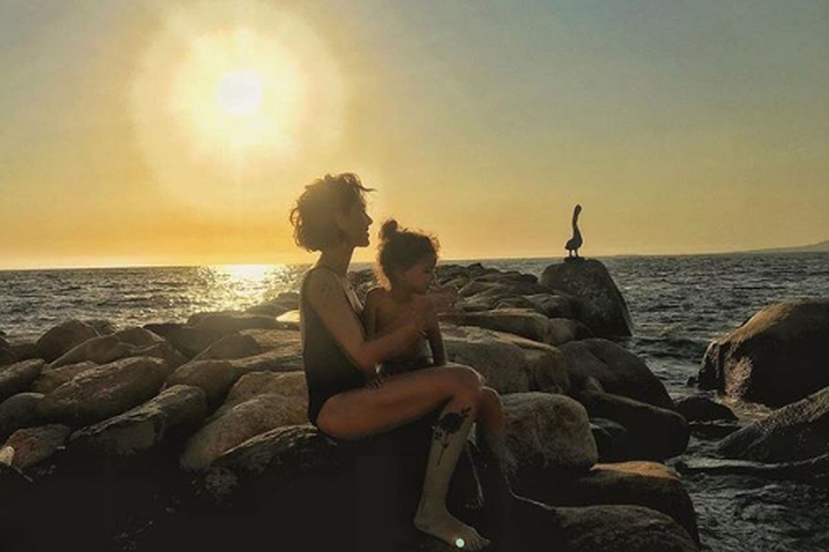 Bárbara Mori junto a su nieta Mila (Foto: Instagram de Bárbara Mori )