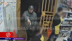 Tiendas Mass en la mira de asaltantes y extorsionadores: Cámaras grabaron la violencia con la que atacan | VIDEO