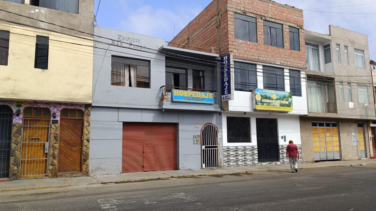 Los Cinco Titos en la calle Arias y Aragüez en pleno Cercado de Tacna.