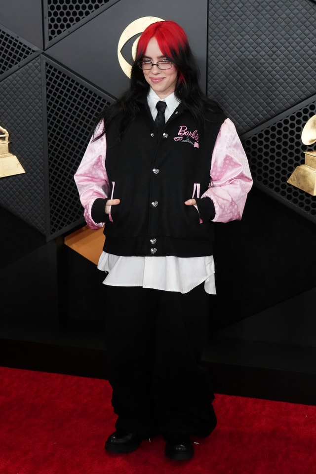 Billie Eilish en la alfombra roja de la edición 66 Premios Grammy en Los Angeles. (Photo by Jordan Strauss/Invision/AP)