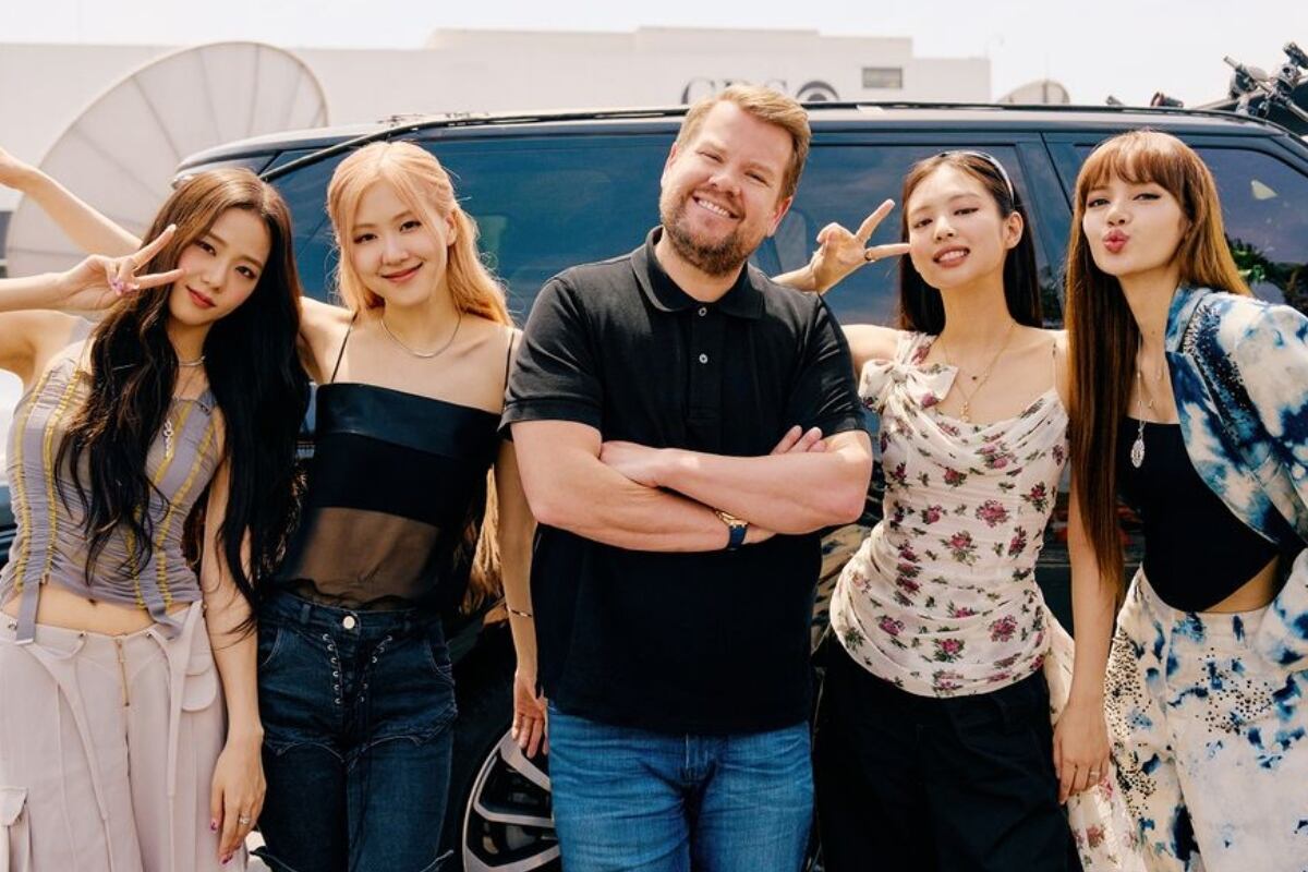 James Corden posó junto a Jennie, Jisoo, Rosé y Lisa de BLACKPINK. (Foto: @latelateshow / Twitter)