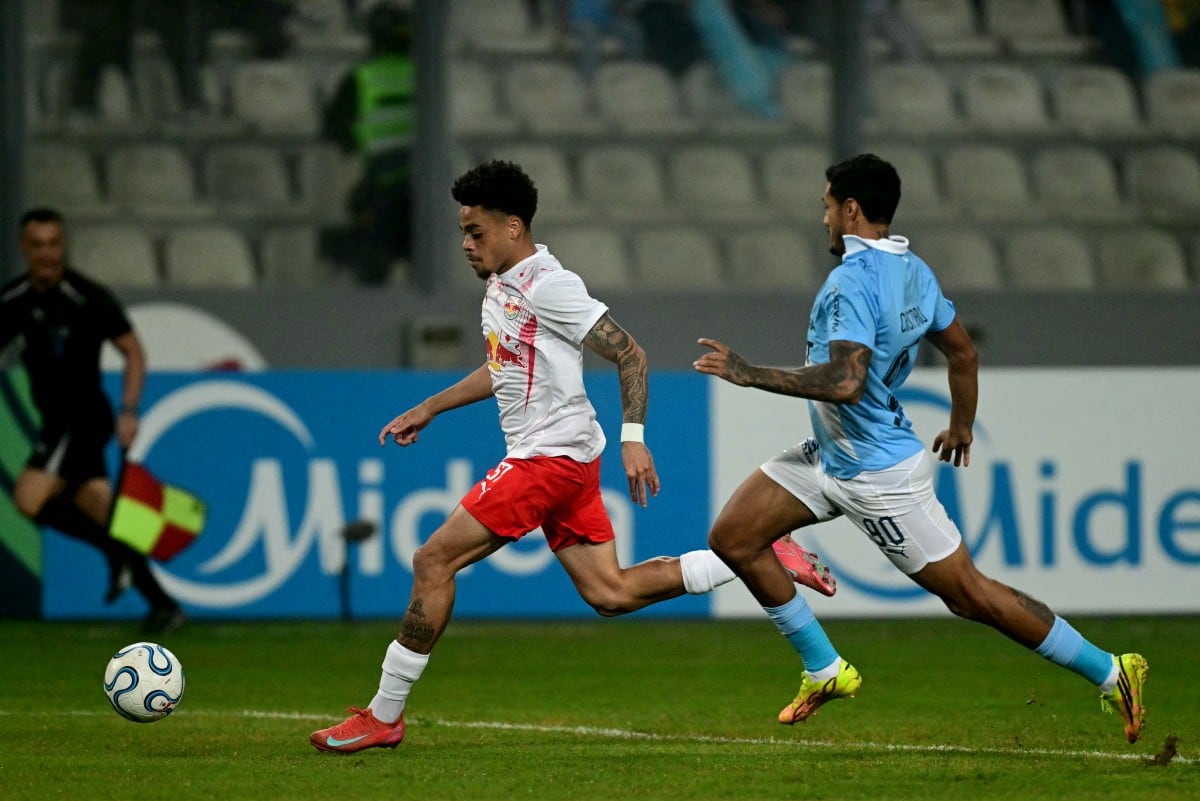 Sporting Cristal vs. Bragantino (Photo by ERNESTO BENAVIDES / AFP)