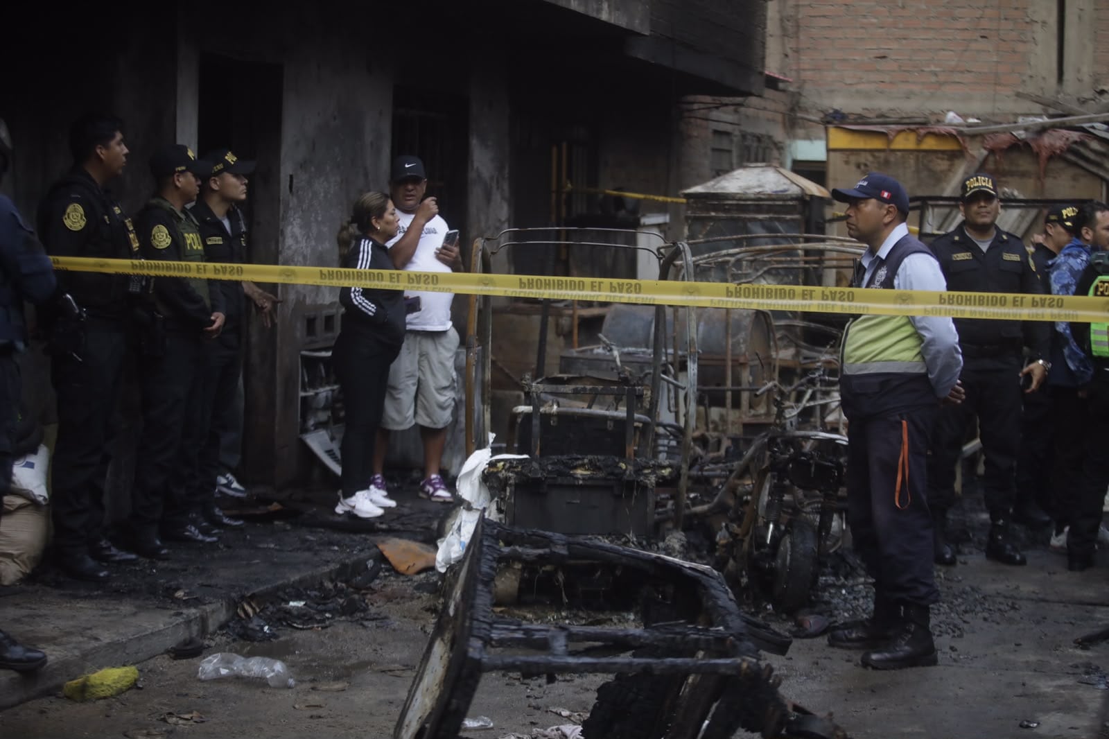 Diez personas, entre ellos 5 menores de edad, fallecieron por el incendio en la Urb. Manzanilla 2 en La Victoria. (Foto: César Grados / @photo.gec)