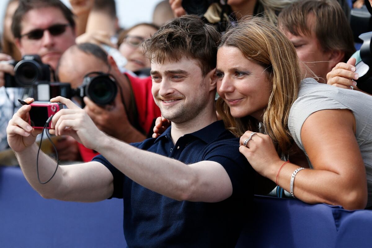Daniel Radcliffe junto a sus fans. (Foto: AFP).