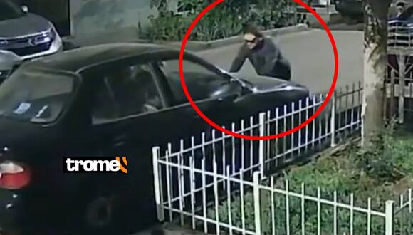 Ate: Sujetos robaron auto a empujones y ahora extorsionan a dueño