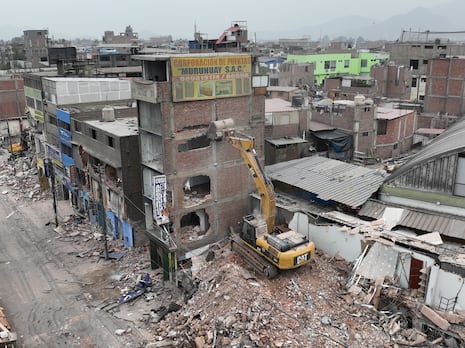 Ate: Municipalidad de Lima destruye veinte viviendas y construcciones en la Carretera Central | VIDEO