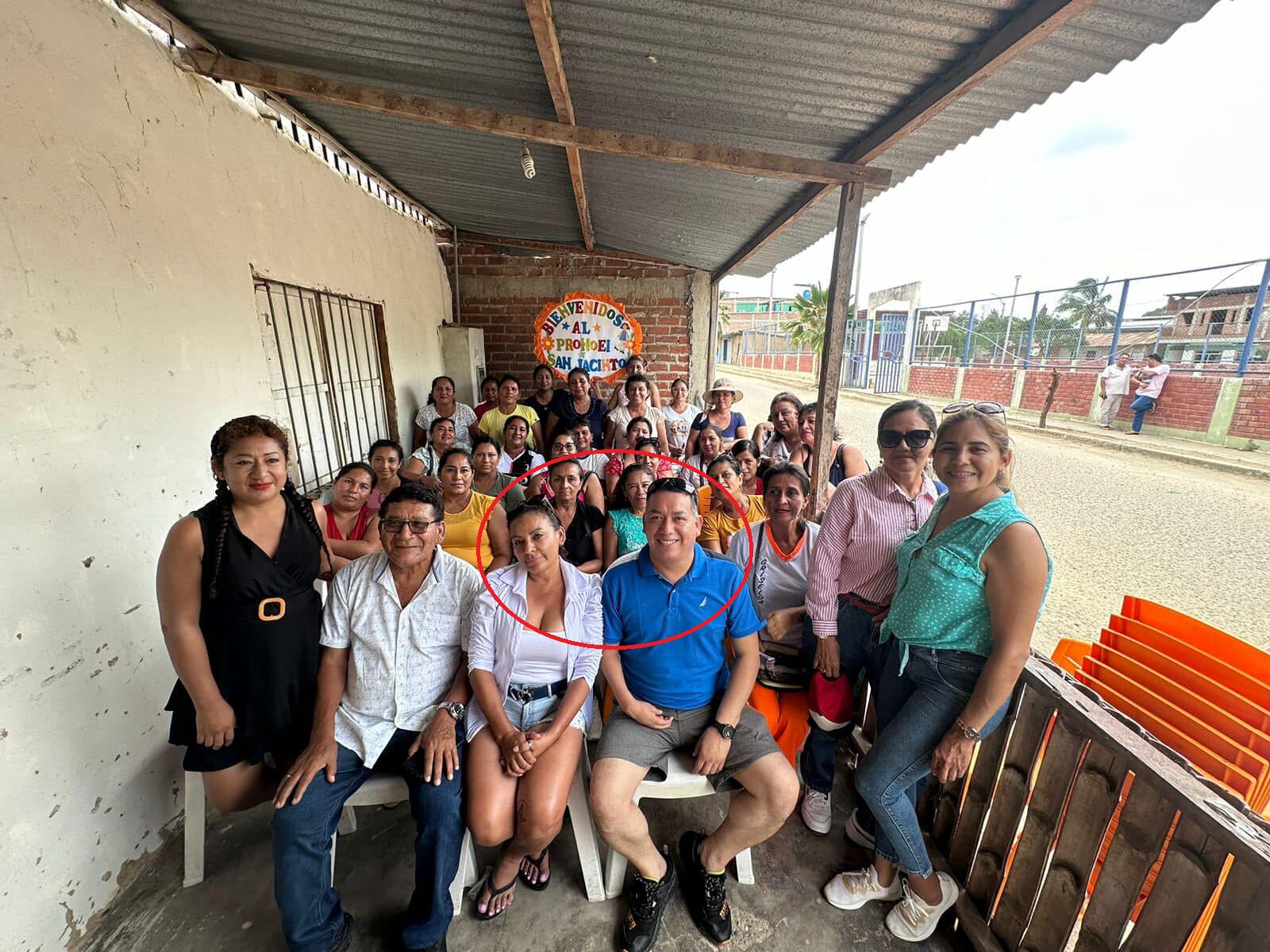 Kira Alcarraz y Darwin Espinoza durante una actividad de representación parlamentaria.