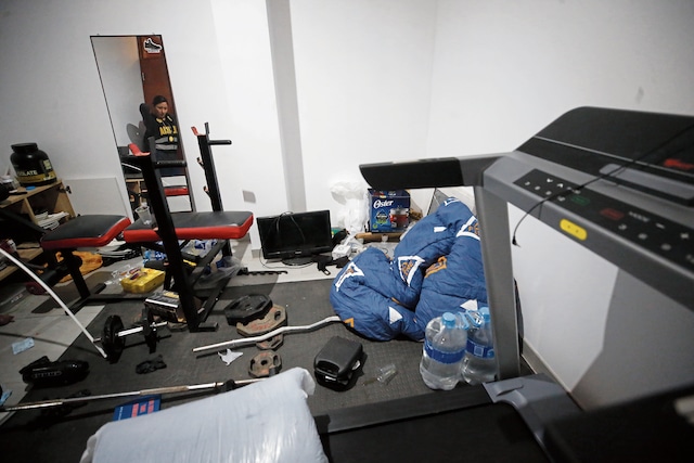 Policía que protegía a ‘El Monstruo’ vivía a todo lujo: Objetos de oro, baño de lujo, minigimnasio y municiones