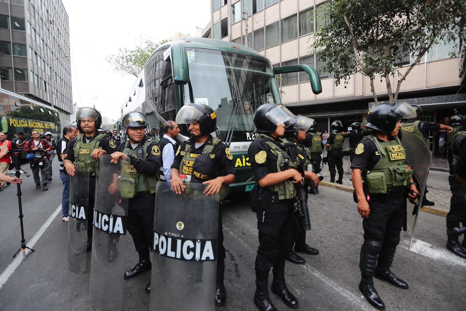 Megaoperativo en edificio de Lince desarticuló presunta red de extorsión en Lince. Fotos: Jesús Saucedo /@photo.gec