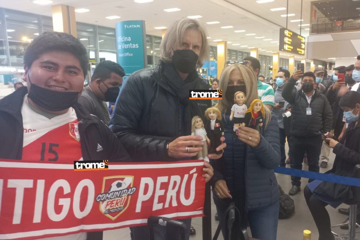 Hinchas agradecen a Ricardo Gareca tantas alegrías que supo dar al Perú . (Entrevista: Isabel Medina / Trome)