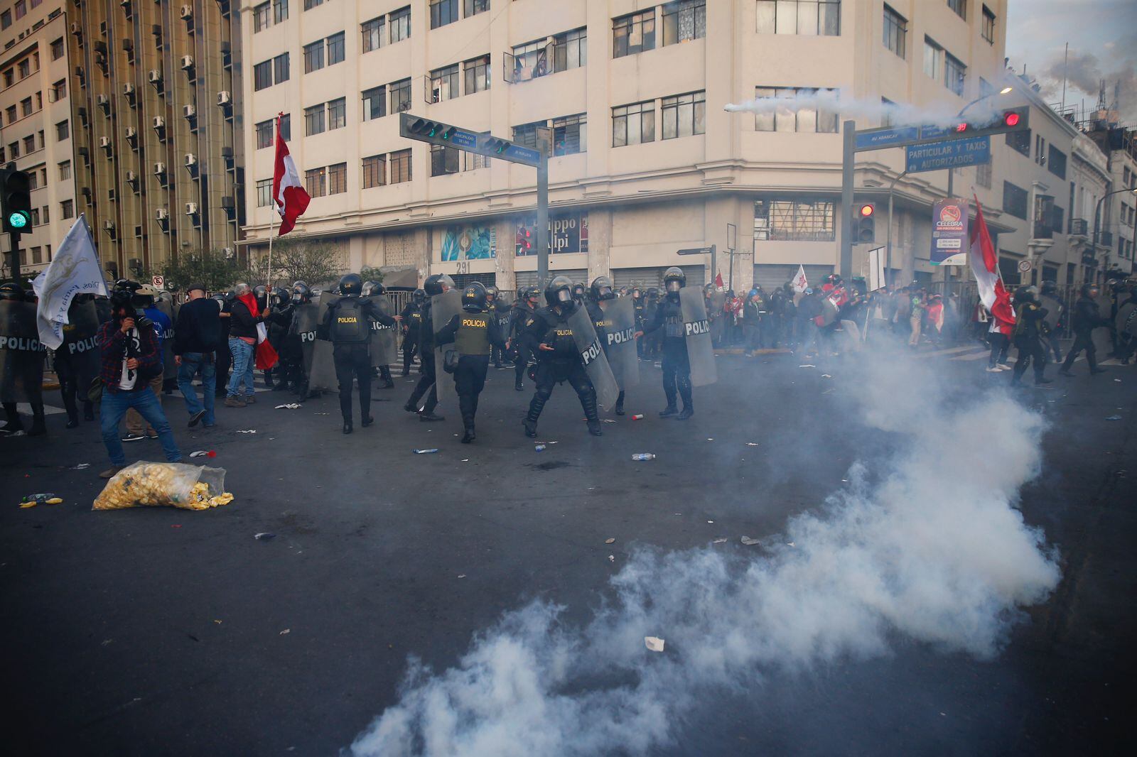 Colectivos ciudadanos marchan a favor de la vacancia de presidente de la república Pedro Castillo terrones.
Fotos: Hugo Curotto /@Photo.gec