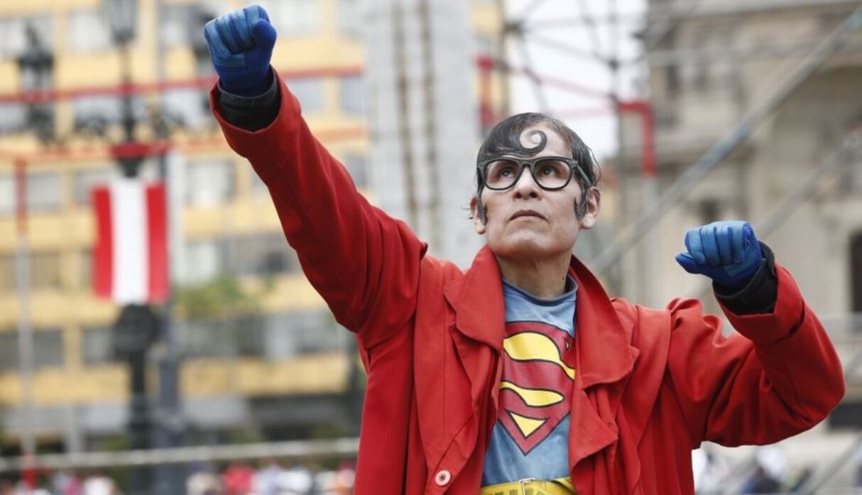 El 'Superman peruano' en el Centro Histórico de Lima. (Foto: GEC)