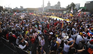 Miles de venezolanos en el mundo rechazan fraude de Nicolás Maduro