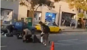 Delincuentes y policías se enfrentan en infernal balacera en la Av. Emancipación: Caen cinco, entre ellos un menor