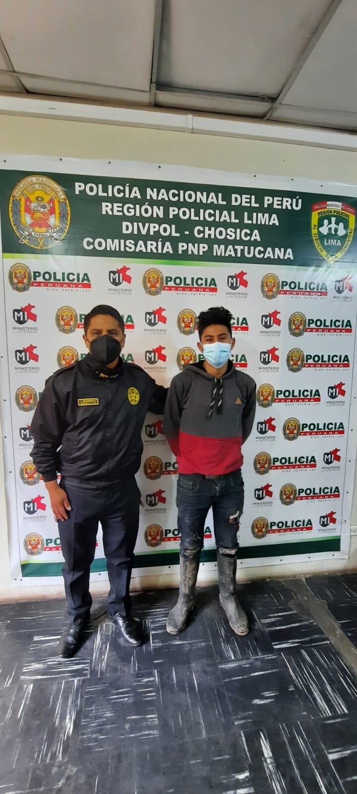 Cristian Isaías Castillo Miranda (21), fue atrapado por policías de la comisaria de Matucana, por hacer tocamientos indebidos a una menor de 15 años. (foto: Mónica Rochabrum/Trome)