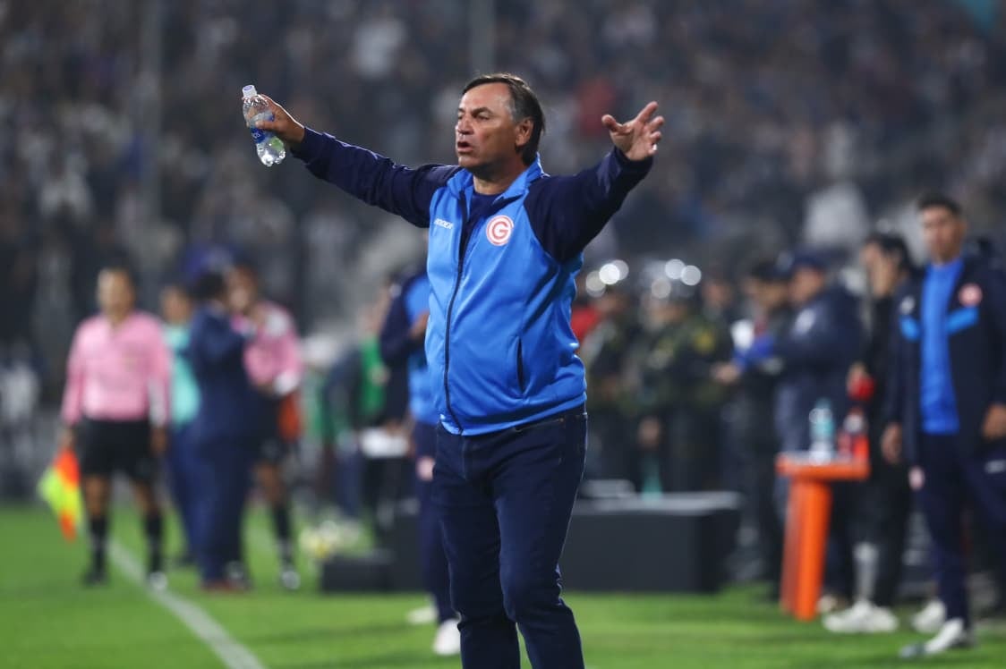 Deportivo Garcilaso es dirigido por le extécnico de Alianza Lima, Carlos Bustos.