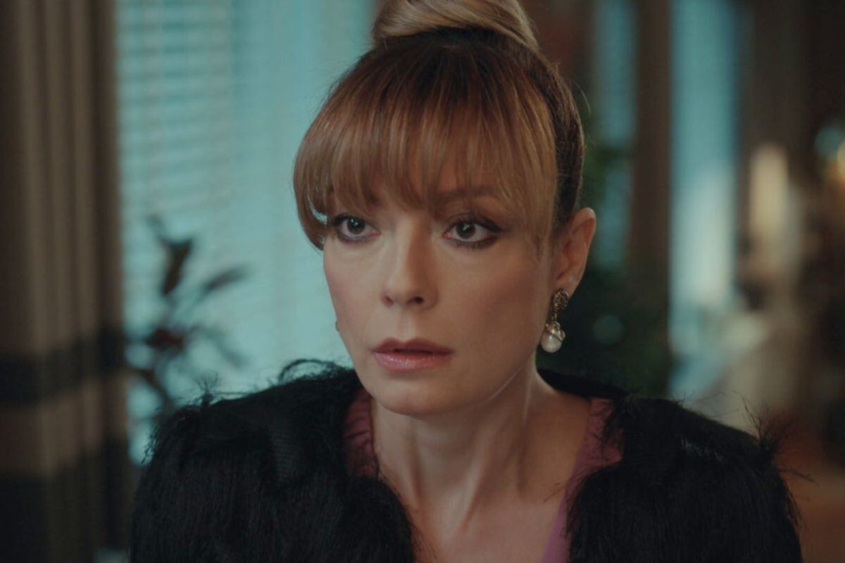 Asya enfrenta a Derya por ocultarle la infidelidad de su esposo. La mujer se queda fría (Foto: Medyapim)