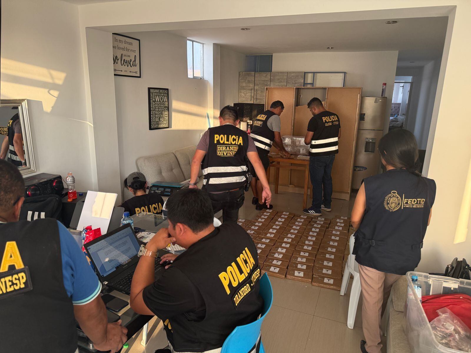 Hallaron 127 kilos de cocaína en ropero de departamento en Punta Hermosa. Foto; PNP