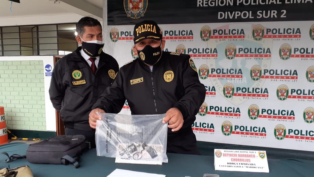 Tres raqueteros miembros de la banda ‘Los Venecos de Olaya’, que alquilan una moto lineal y arma para herir a sus víctimas y luego robarles, fueron atrapados. Ellos primero rezaban a 'santos malandros' antes de salir a asaltar a mano armada. (foto: Mónica Rochabrum)