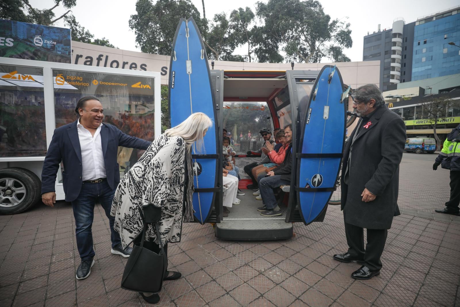 Miraflores presentó hoy la cabina del primer teleférico de la ciudad de Lima que comenzará a funcionar a partir del primer trimestre del 2025.