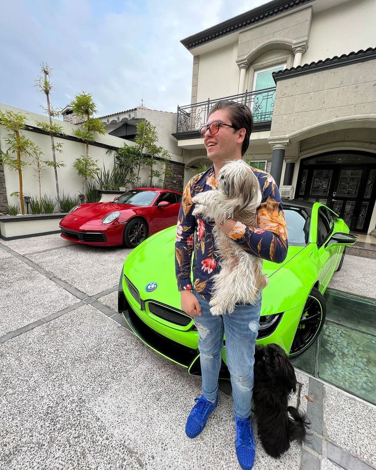 En cada una de sus publicaciones siempre hace gala de los lujos y vida holgada que lleva (Foto: Fofo Márquez / Instagram)