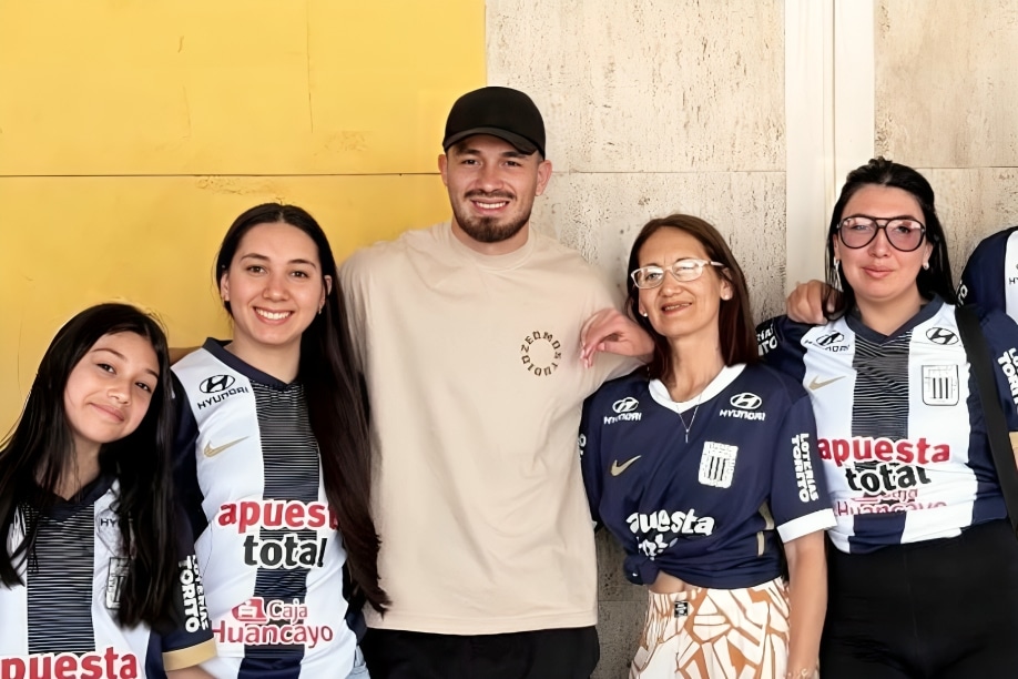 Alan Cantero posa junto a su familia en Argentina (Foto: @cantero_alan)