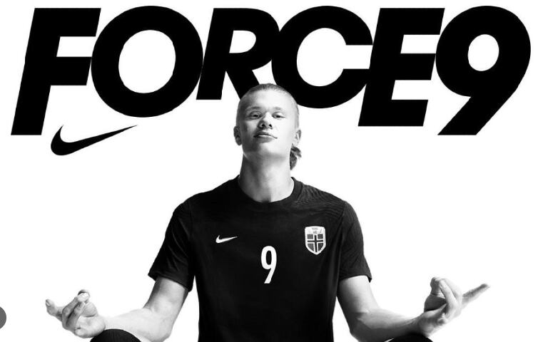 Se informó que Haaland estaba en negociaciones también con Adidas y Puma, pero volvió a relacionarse con la marca con la que tiene un vínculo desde que era un adolescente de 14 años.