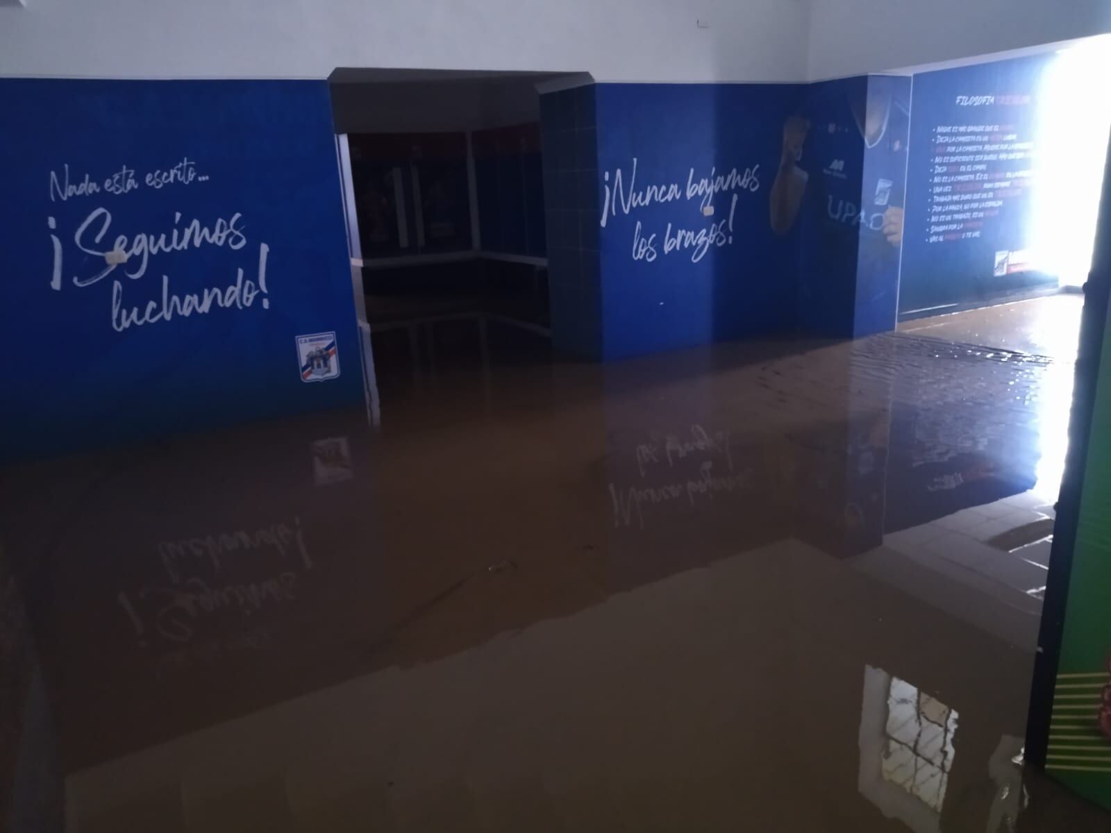 Así quedó el camerino que suele utilizar Carlos A. Mannucci en la Liga 1. (Foto: Carlos Balarezo)