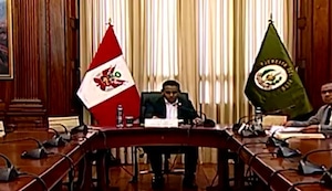 Congresista deja prendido micrófono durante sesión de la Comisión de Ética: “La mamad....” y “Huev...”