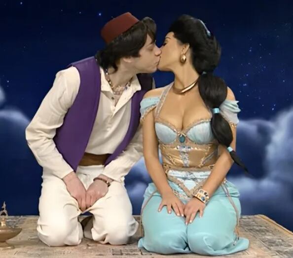 La atracción entre Kim Kardashian y Pete habría empezado durante una aparición en el programa Saturday Night Live. (Foto: SNL)