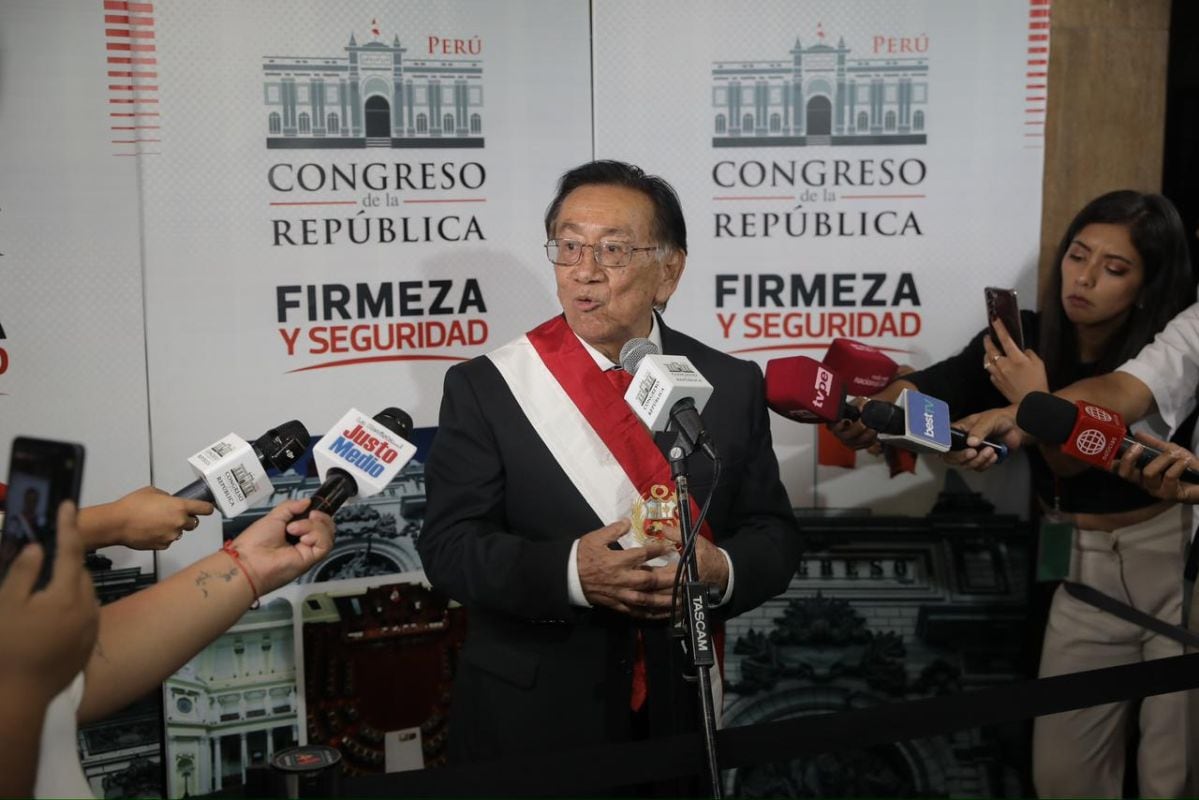 El congresista José María Balcázar fue elegido presidente del Congreso, y ocupará la Presidencia de la República, cargo que estuvo vacante, tras la censura de José Jerí. Foto: GEC