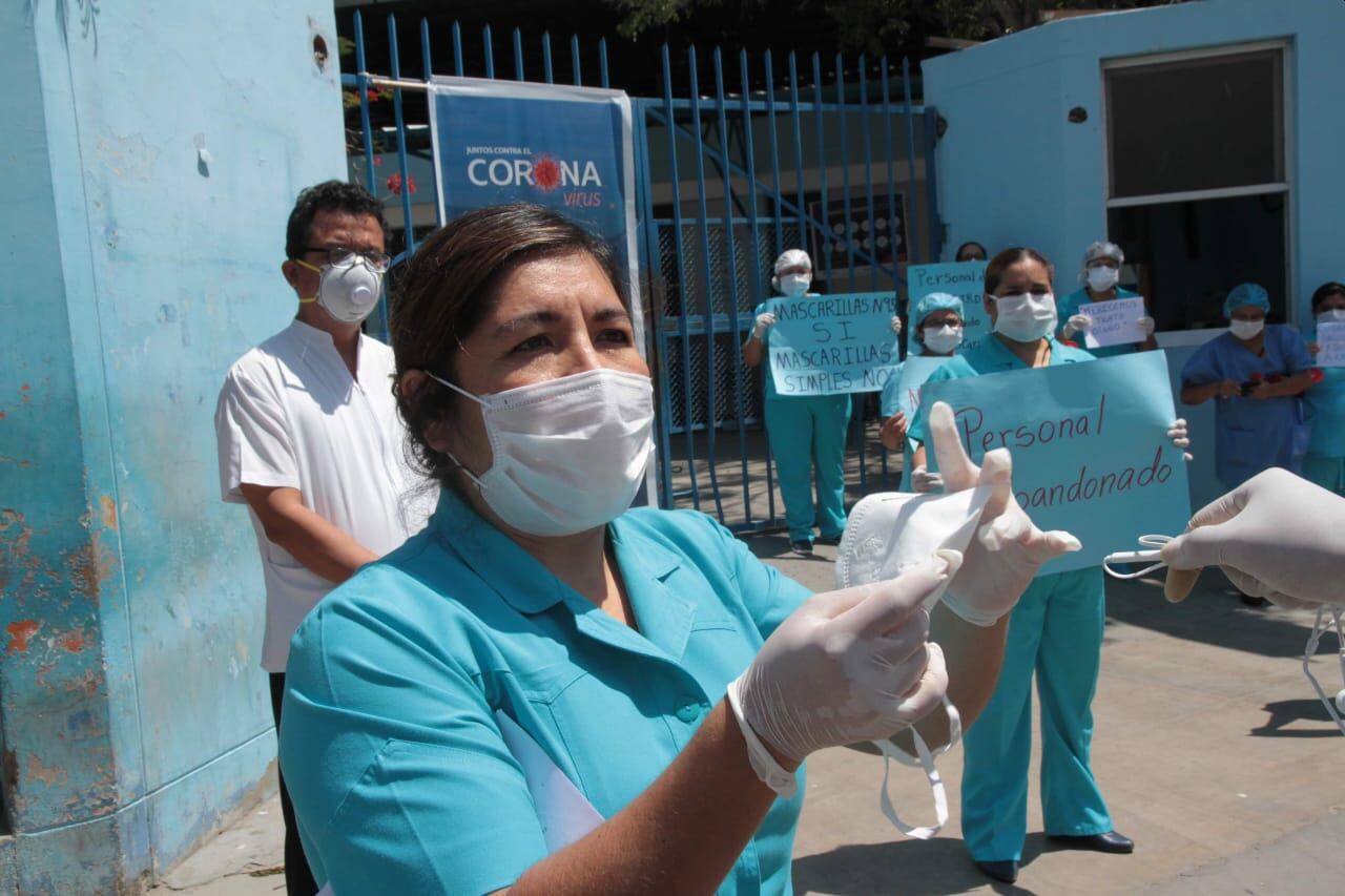 Las enfermeras del hospital Jorge Reátegui de Piura aseguran que usan mascarillas de papel. (Foto: GEC)