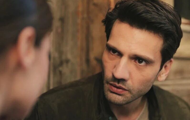 El actor turco Kaan Urgancıoğlu como el fiscal Ilgaz Kaya en "Secretos de familia" (Foto: Ay Yapim)