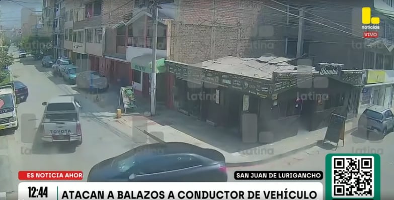 Cámara captó ataque a hombre que estaba conduciendo su auto color negro por San Juan de Lurigancho.