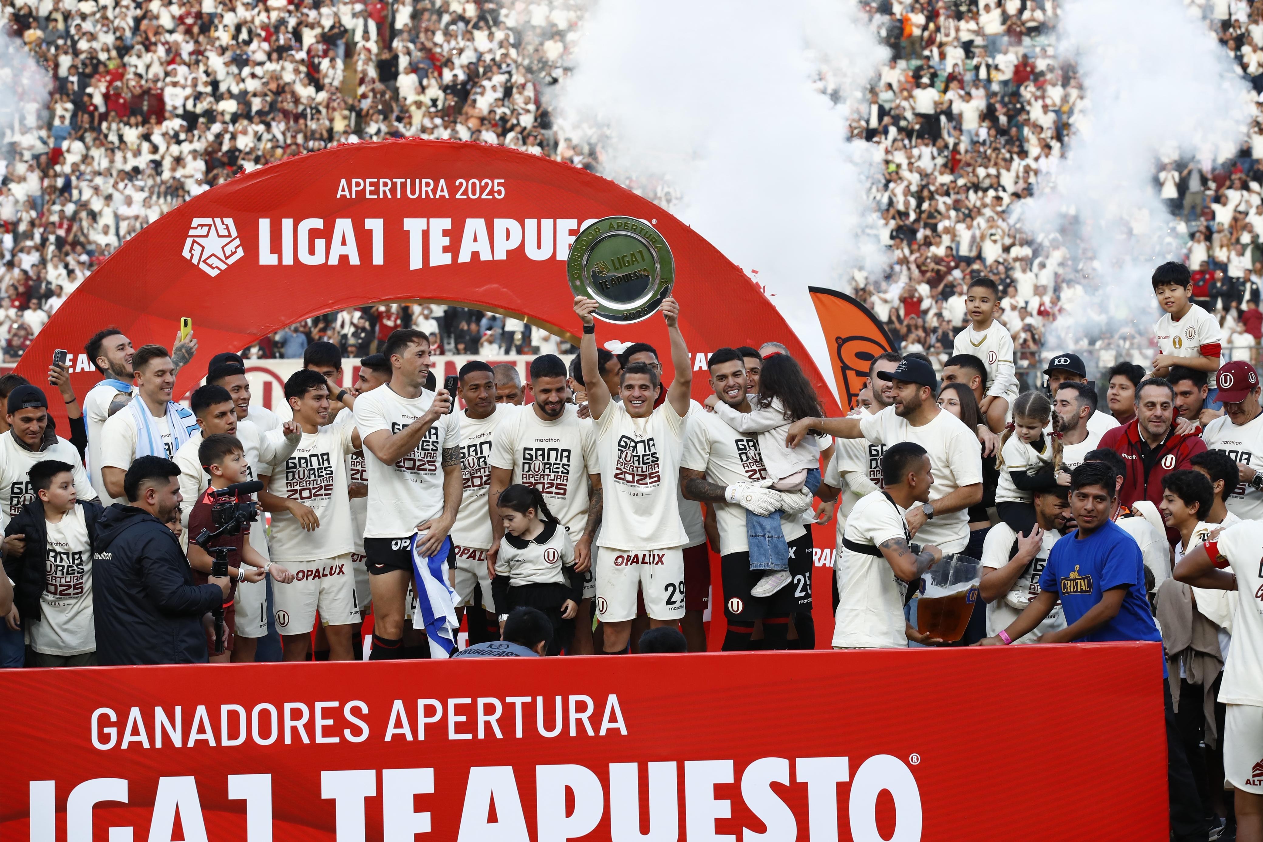 Los cremas tendrán que esperar dos semanas para la premiación oficial. (Universitario)