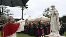 ¡FE PERUANA EN EL CORAZÓN DEL VATICANO! Papa León XIV bendice imagen de Santa Rosa y deja abierta su visita al Perú