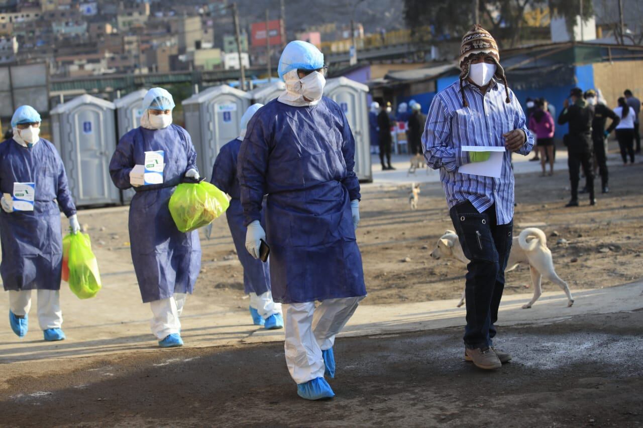 Al lugar llegó personal de asistentas sociales, personal médico y laboratoristas del Minsa, quienes se están encargando de realizar las pruebas rápidas. (Foto: Minsa)