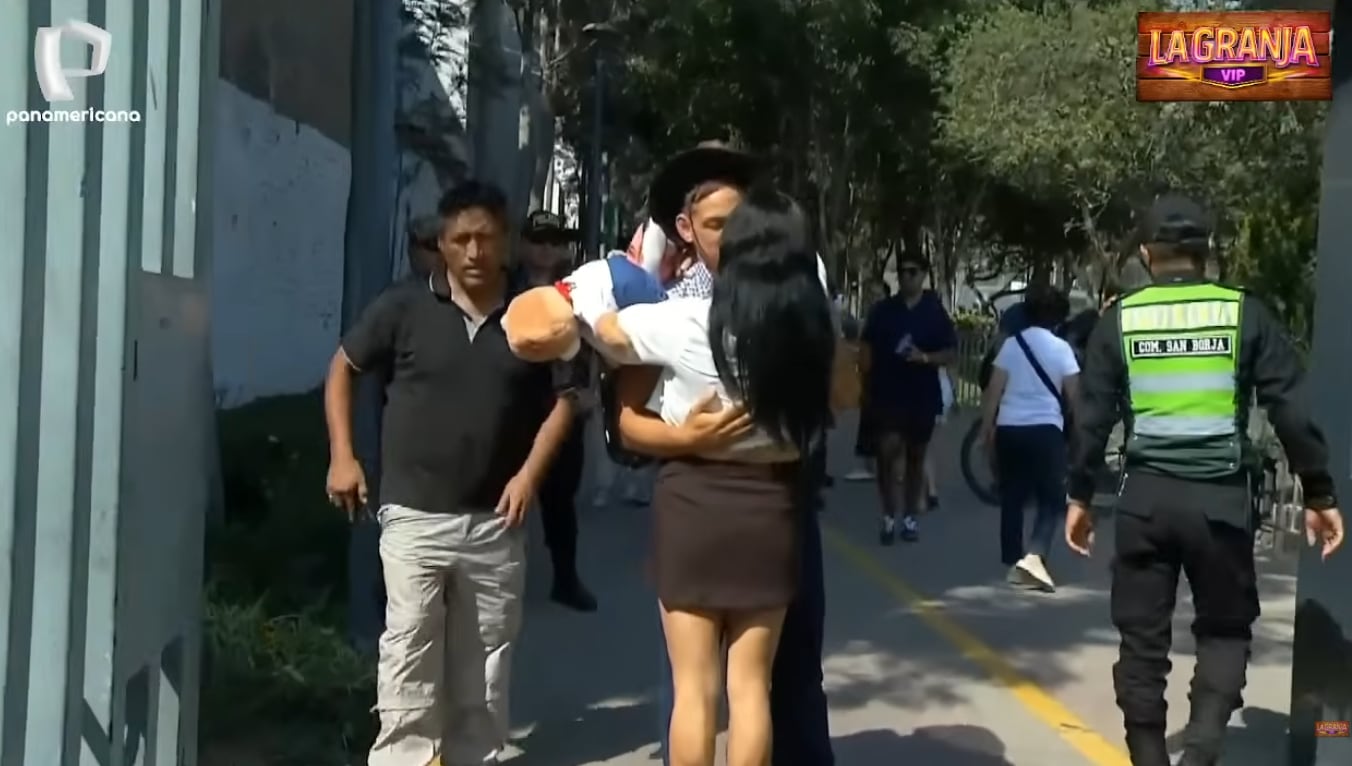 Mark Vito se reencuentra con su novia Leslie Echavarría durante la jornada electoral y le promete casamiento.