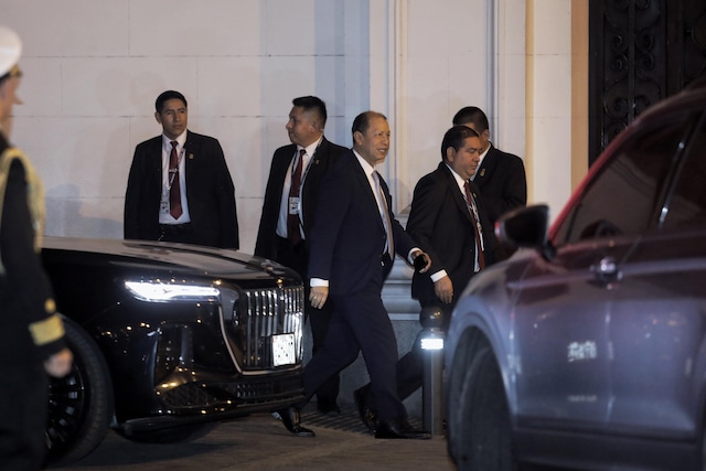 Dina Boluarte y su gabinete de ministros se retiran de palacio luego que el congreso aprobará su vacancia.
Foto: Joel Alonso @photo.gec